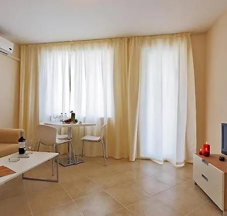 Emberli 3* Lozeneț