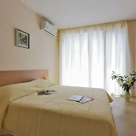 Emberli 3* Łozenec