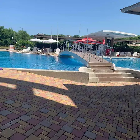 Emberli 3* Łozenec