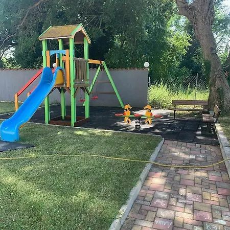 Emberli 3* Łozenec