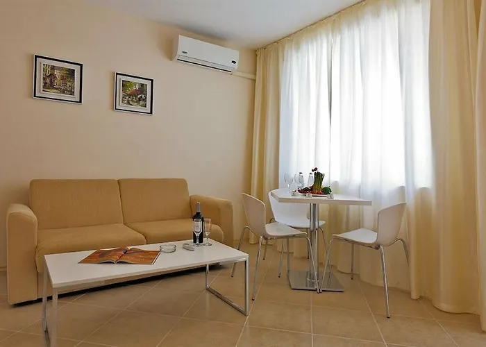 Aparthotel Emberli 3*